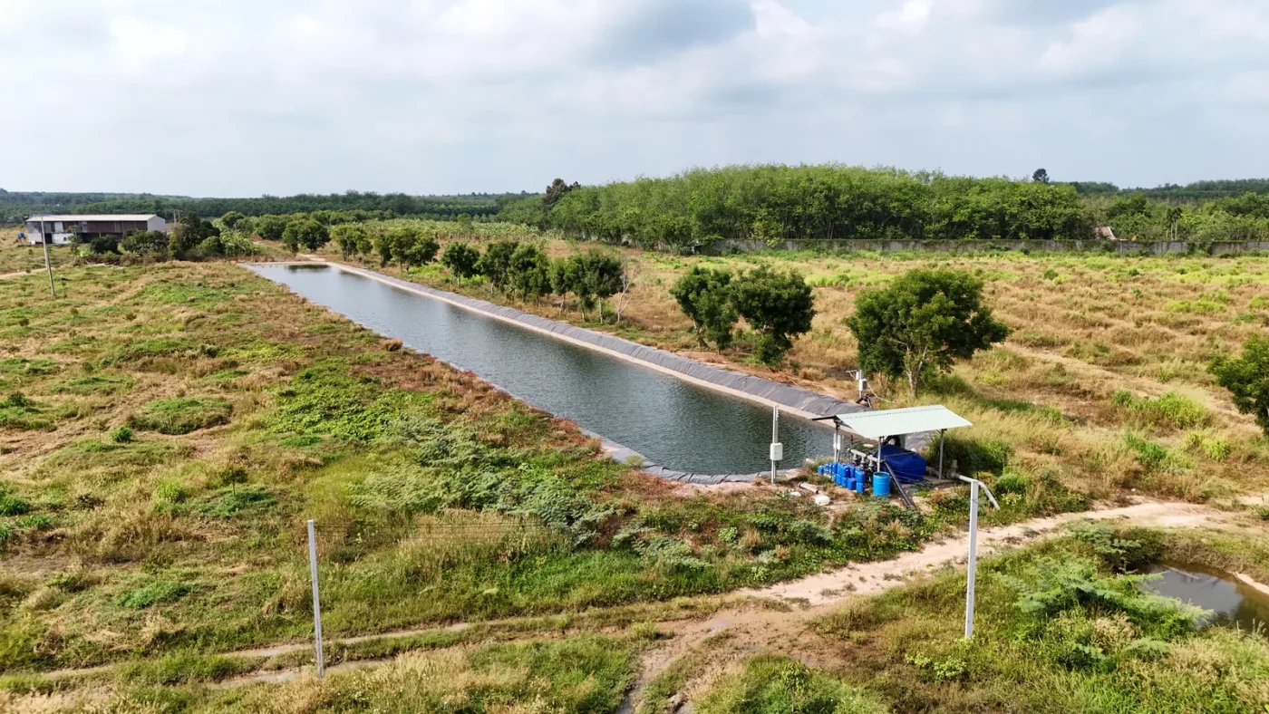 Toàn cảnh hồ chứa và trạm bơm dự án VINAMIT
